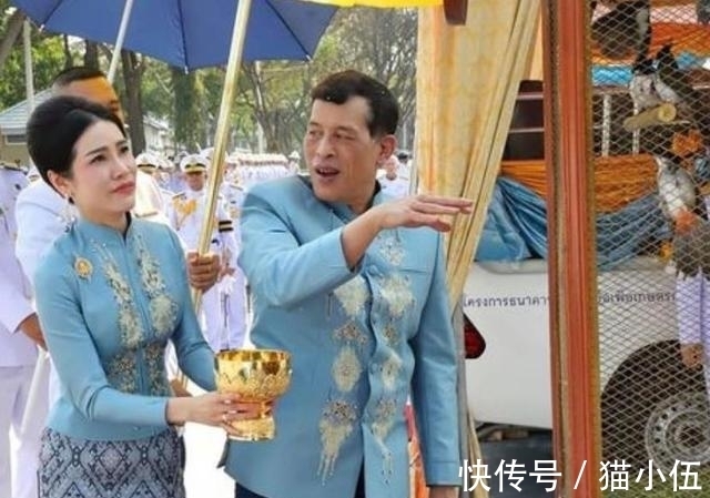 苏提达$泰王重视44岁苏提达,“深情对望”好甜蜜,暂时忽视诗妮娜贵妃