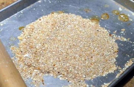 没人要的小东西，却是养花“万能肥”，撒一点在盆里，营养还透气