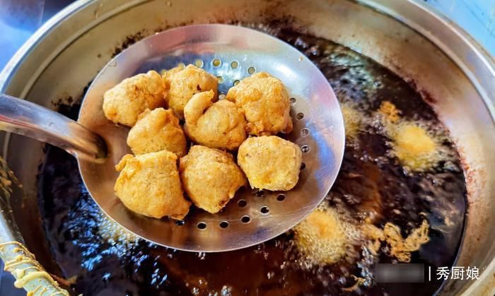 炸肉丸子，别只加面粉，多加3样食材，丸子外酥内软，好吃不油腻