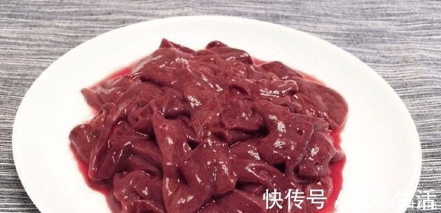 饵料|鲫鱼鲤鱼不咬钩只要在饵料中加点它，压根不担心没鱼上钩