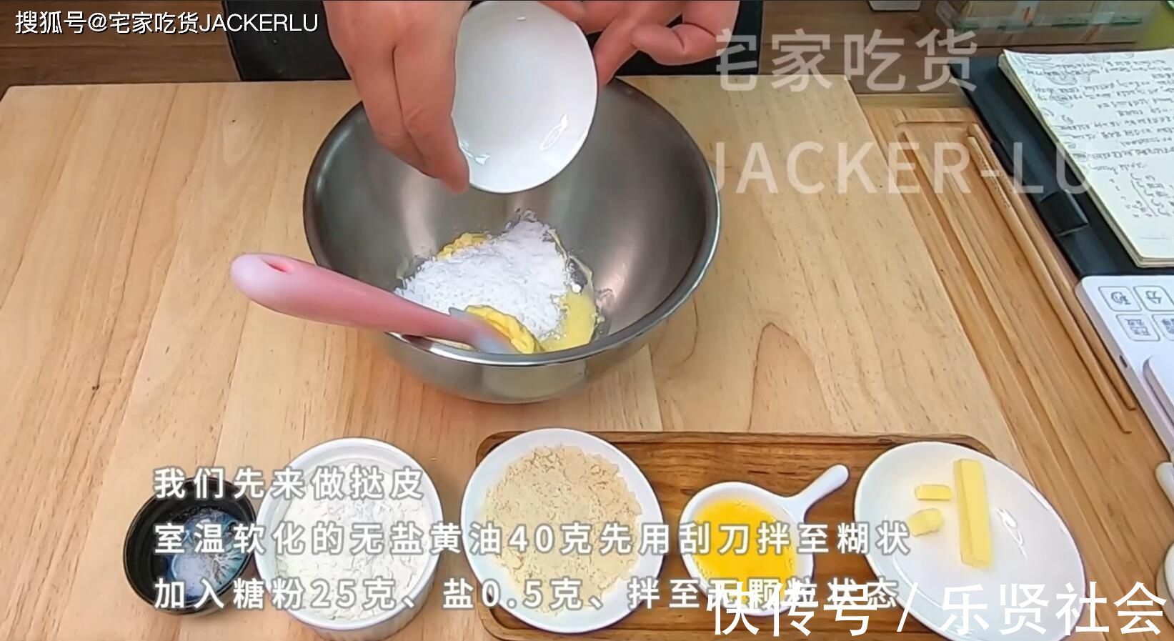 巧克力迷你挞，满口黄油香气浓郁，牵引着味蕾，让人想咬一口。