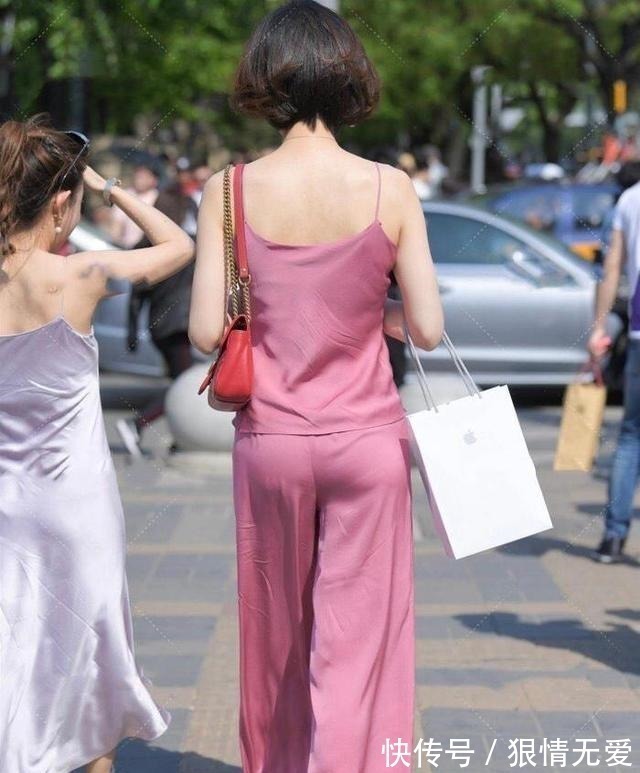 打底裤 个性独特的打底裤穿搭稳重有气质,体现美女娇柔的姿容,简单大方!