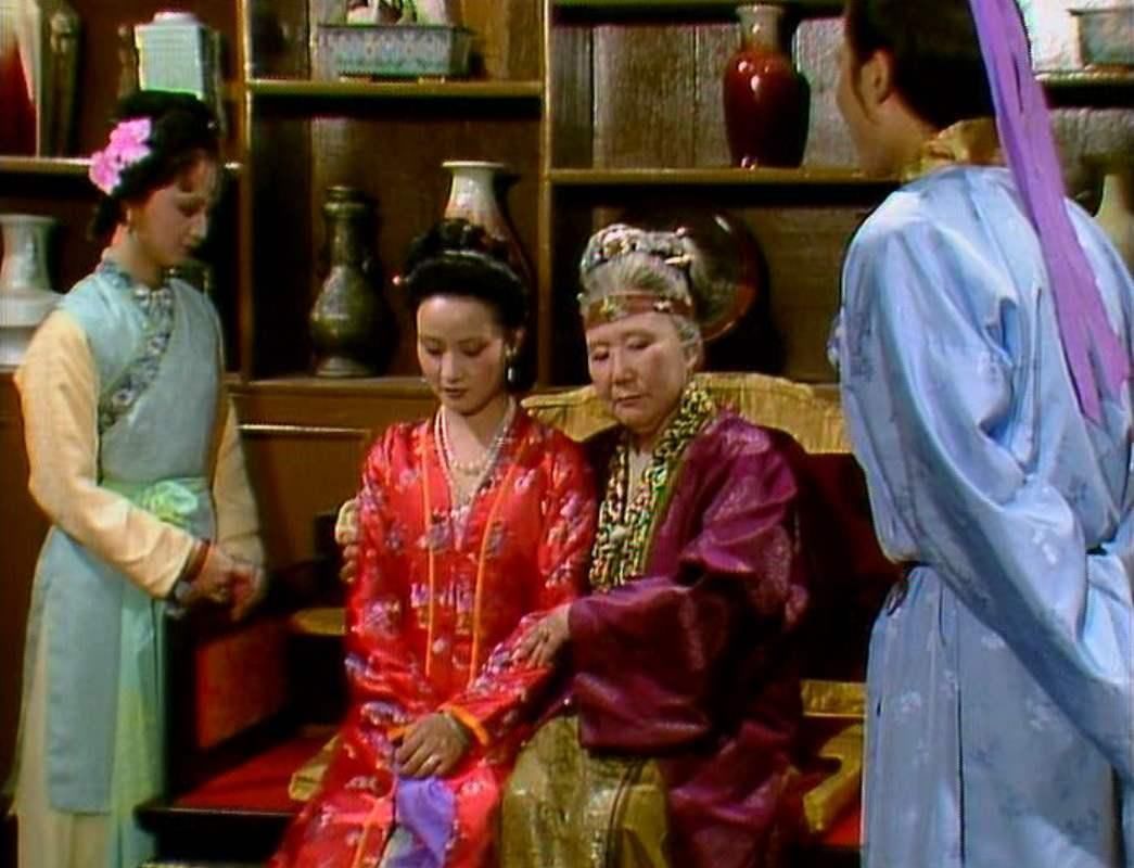 局中人|贾母为啥让声名狼藉的尤二姐，进了荣国府？王熙凤到死都不明白