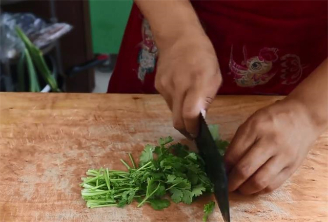 大脖子病|凉拌海带丝,很多人第一步就做错了,1个小技巧,脆嫩爽口无腥味