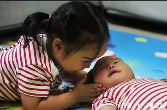 二宝|为啥二宝比大宝聪明?不是父母偏心,3个“硬性”条件是关键