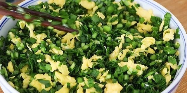 爱吃韭菜盒子,这个方法就够了,不和面不擀皮,薄皮大馅太香了