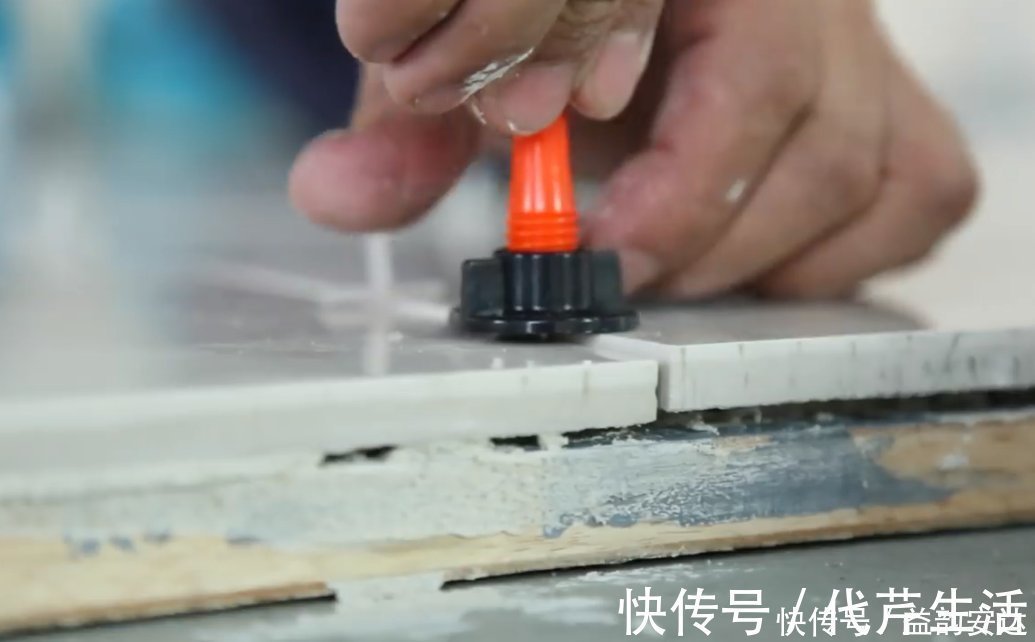 找平器|头一次见这么精致的瓷砖铺贴,全墙通用找平器,一平人工就要几百