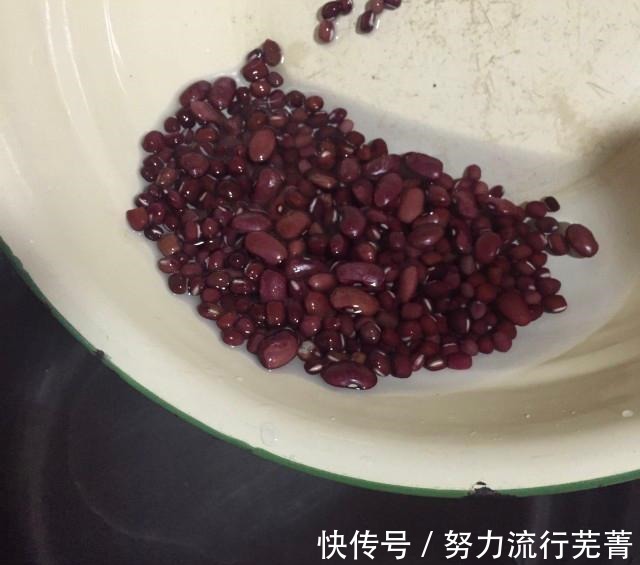 红豆粥|玉米碴红豆粥,香气浓郁,美味营养!