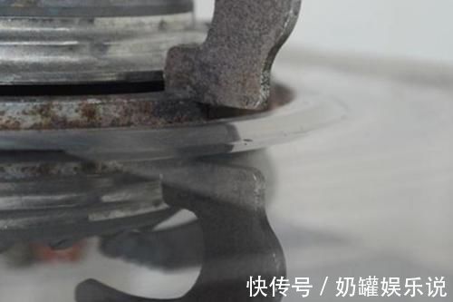 油渍|买菜用的塑料袋别扔了，教你一个小妙招，塑料袋秒变去油“神器”