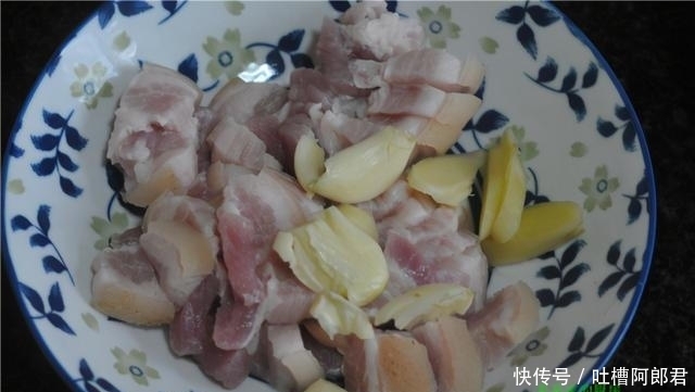 好吃|电饭锅做五花肉,比烤还好吃!焦脆喷香,焖一焖就出锅,超省事!