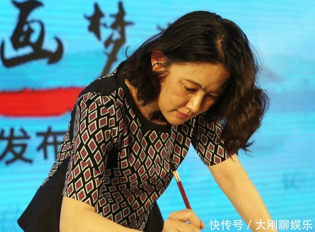 画作|女子携画作去鉴定,专家鉴定为赝品,女子怒道:齐白石是我爷爷