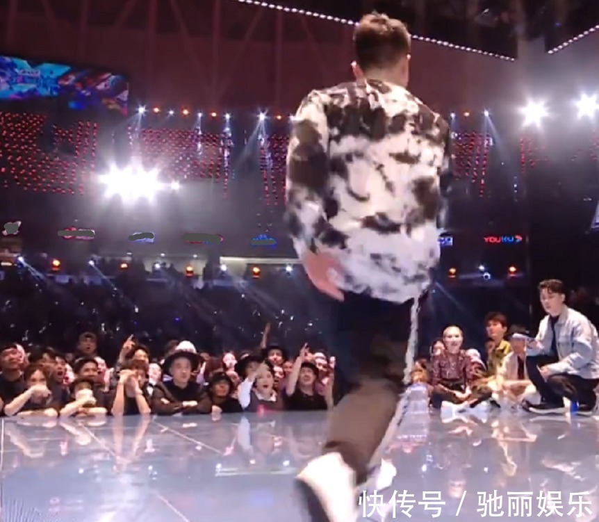 《街舞》全球直播翻车!地板松动事故频发,王一博干呕张艺兴胃疼