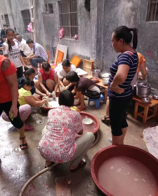 农村|带城里媳妇回农村喝喜酒,花了30份子钱,一上菜她哭了