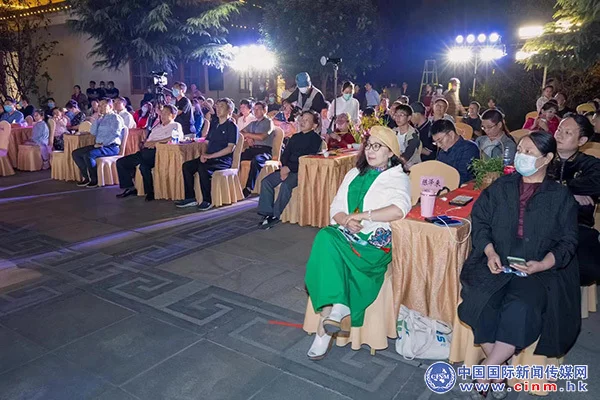 嵩山的作者顾炎武是当代思想家,学者吗? 嵩山的作者顾炎武