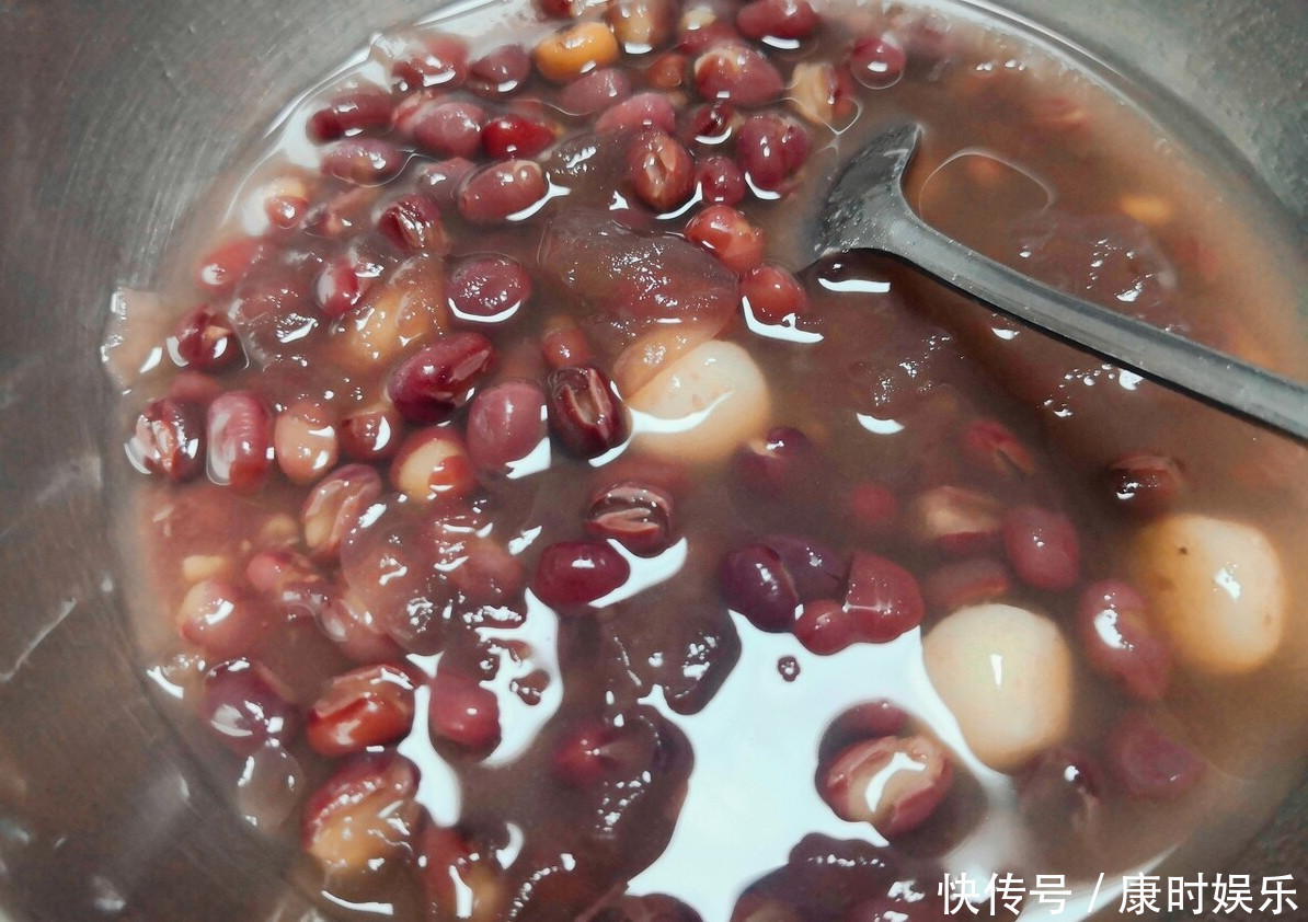 泡了一夜的豆子还是煮不烂粥店老板教你一招,10分钟煮开花
