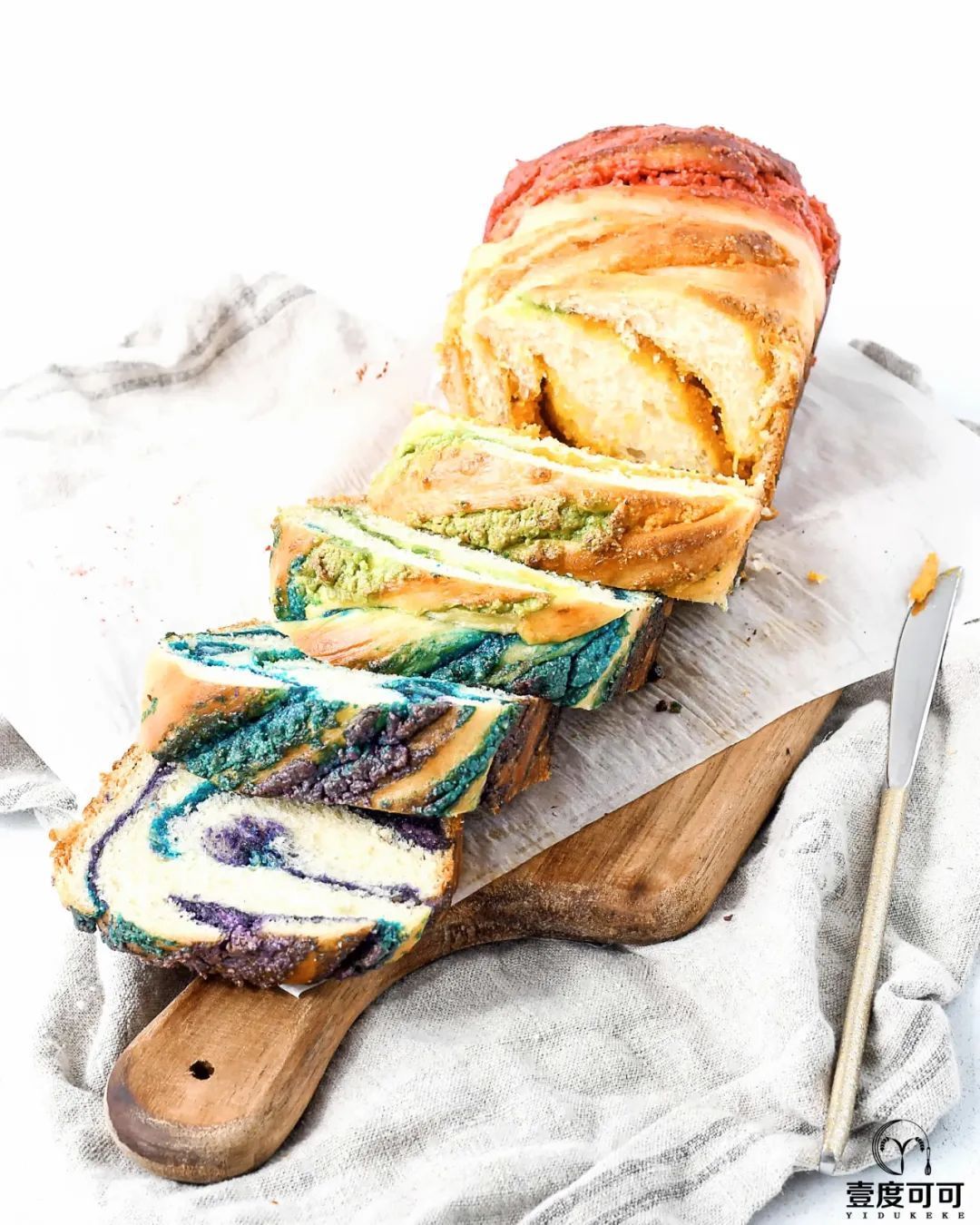 一款香草味的彩虹巴布卡，搭配榛子和白巧克力的美味组合！