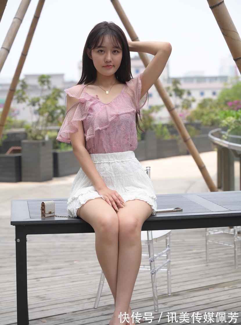碎花|碎花印记裙带搭肩衫搭配百褶双层裙,更显清纯靓丽色彩