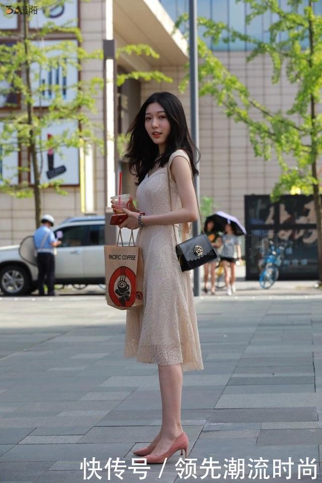 吊带紧身连衣裙,展示性感好身材,时尚潮流有魅力
