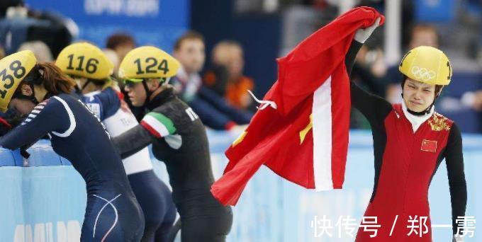 爱丽丝|冬奥会经典之战!李坚柔戏剧性夺冠,三大对手摔倒,大杨扬流泪