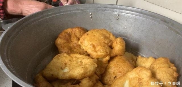 今天才知道,面粉的家常新做法,比油条简单,比包子还香