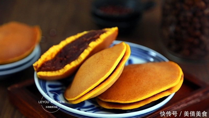 南瓜花样吃法,用平底锅做成点心,又甜又软,外面卖十几块钱一个