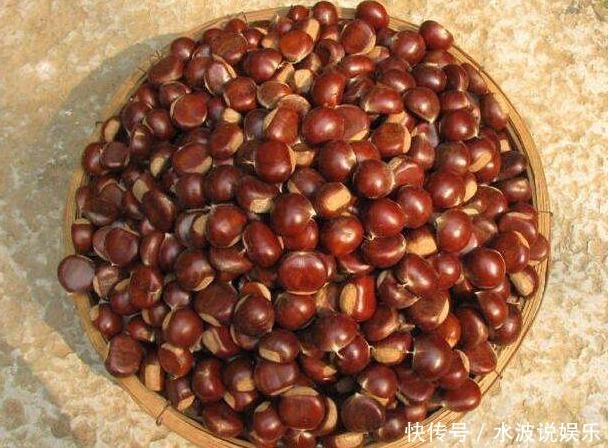 剥板栗有窍门,学会1个好方法,5分钟剥一盘,光滑完整手指不痛