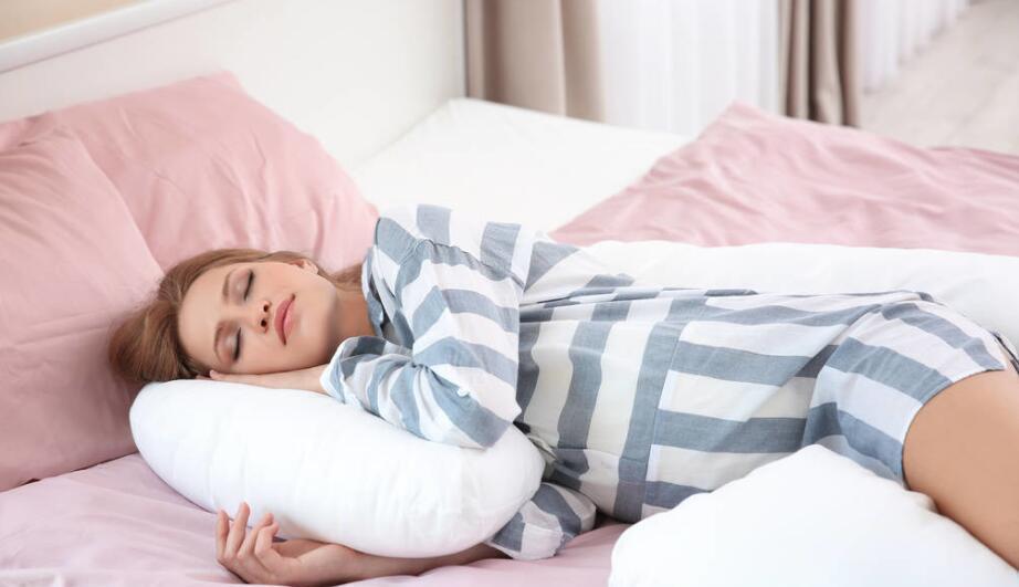 孕妇|孕晚期只能左侧睡?盲目坚持会害了娃,这样睡对胎儿有好处