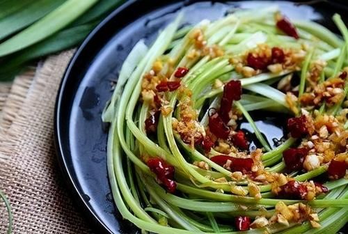 女性要多吃三種食物，排毒養(yǎng)顏，燃燒脂肪，清理體內(nèi)毒素