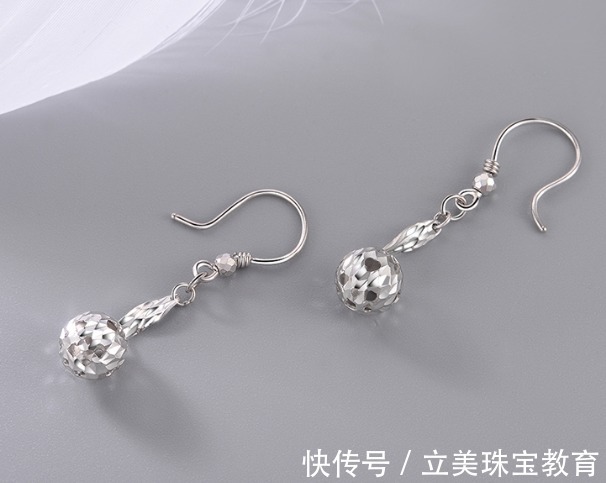 珠宝首饰|不同材质的首饰怎么清洗？