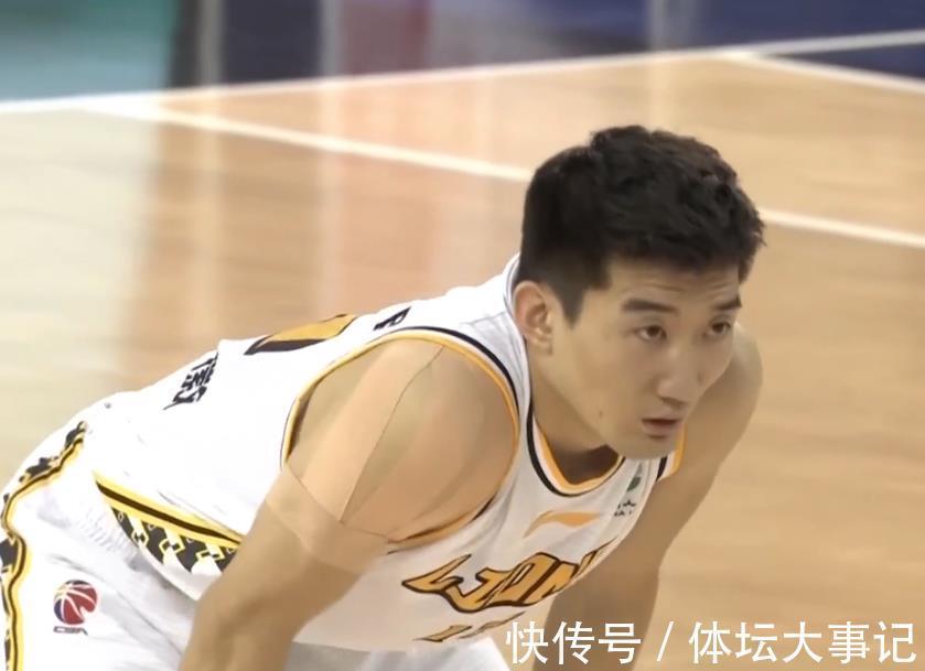 吉布森|落后6分!北京队半场3次违体,林书豪又是0分,胡金秋轻松拿12+6