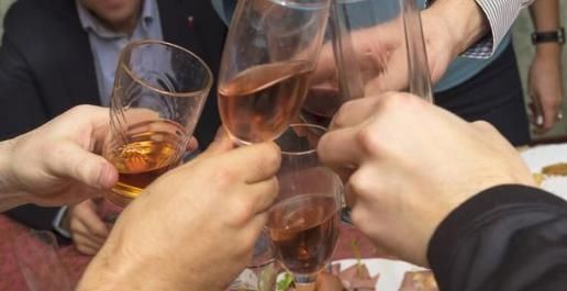 洗洗澡|甘油三酯超标,弃2习,忌2物,吃2果,或能帮助血管“洗洗澡”