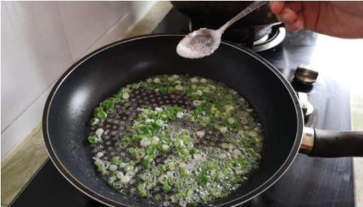 媳妇每次发面做花卷,一大锅一顿就抢光,秘诀全都告诉你,太香了