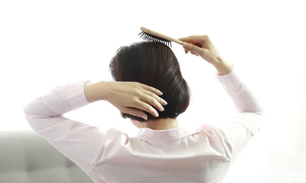 高度近视|这四种发型竟然易伤身?!可能连你的发型师都不知道