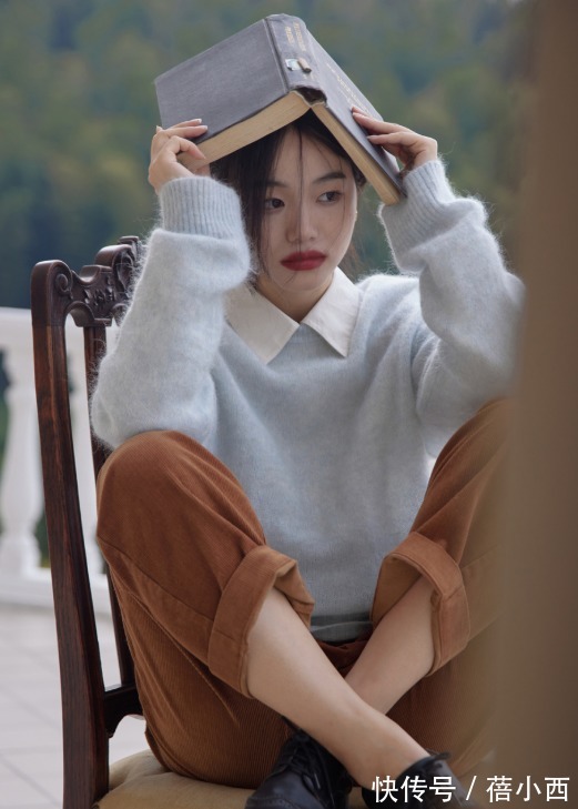 小姐姐|谁说“奶奶衫”很老气?那是你不会搭,这些时髦搭配思路一定要学