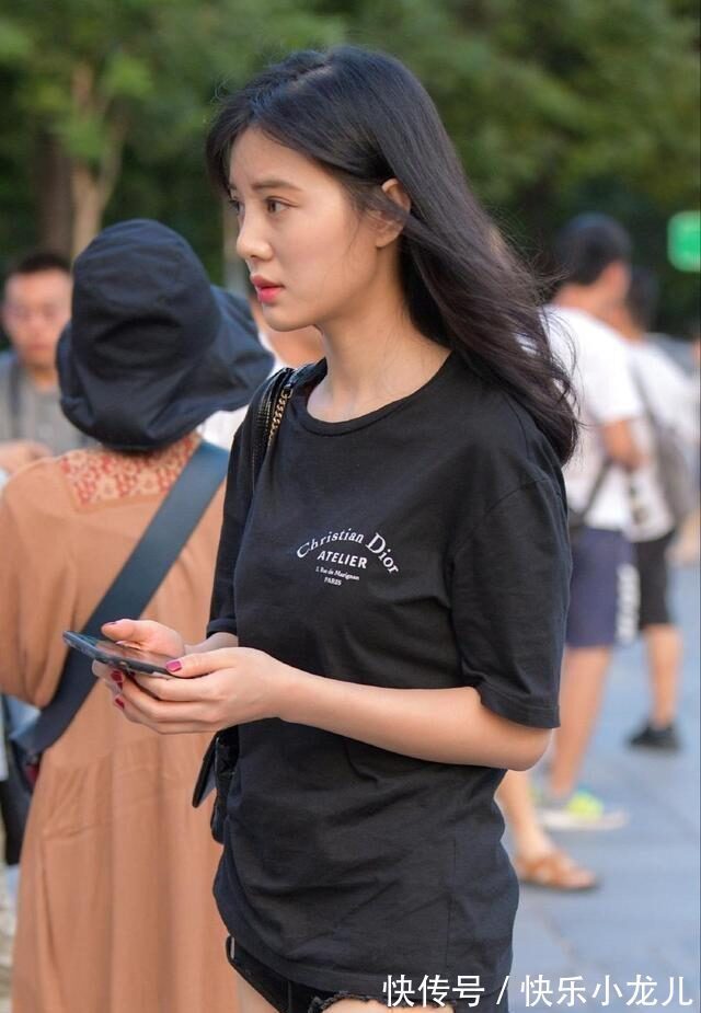 懒人 打底裤是懒人出门快速穿搭服饰,版型风格精致轻柔,特别好看