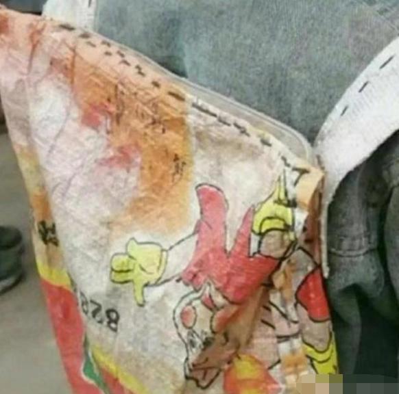 书包|“最美书包”火了,有钱也很难买到,网友怒赞:这是“无价之宝”