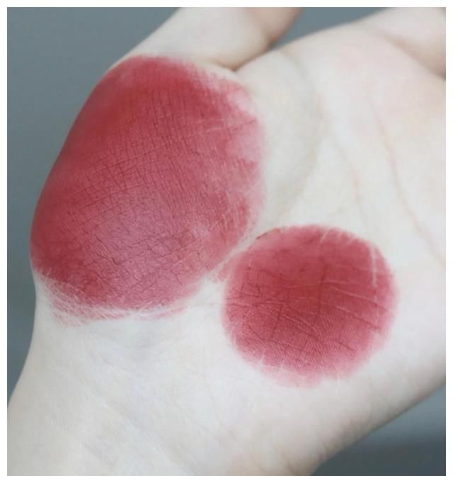 黄黑皮2021夏季流行色号！显白“靓妹”风，比正红色好看多了