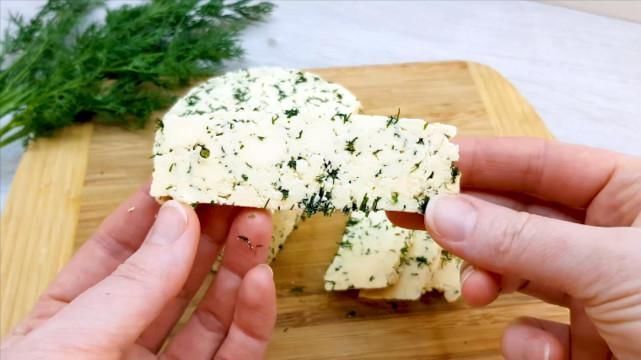 小茴香叶|临期牛奶别扔，加3个鸡蛋做成奶酪，2斤牛奶做一大块，又香又嫩