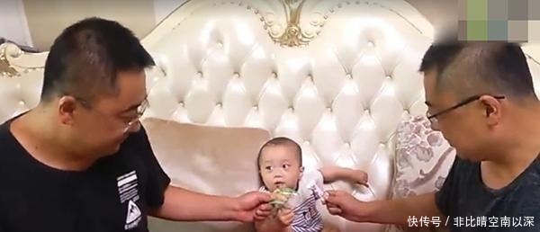 宝宝|2个爸爸一模一样, 1岁宝宝傻傻分不清, 宝宝懵圈难道喝奶喝醉了！