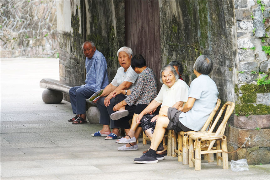 浙江台州有个千年古街，没有名字，当地人也叫错，海苔饼超美味