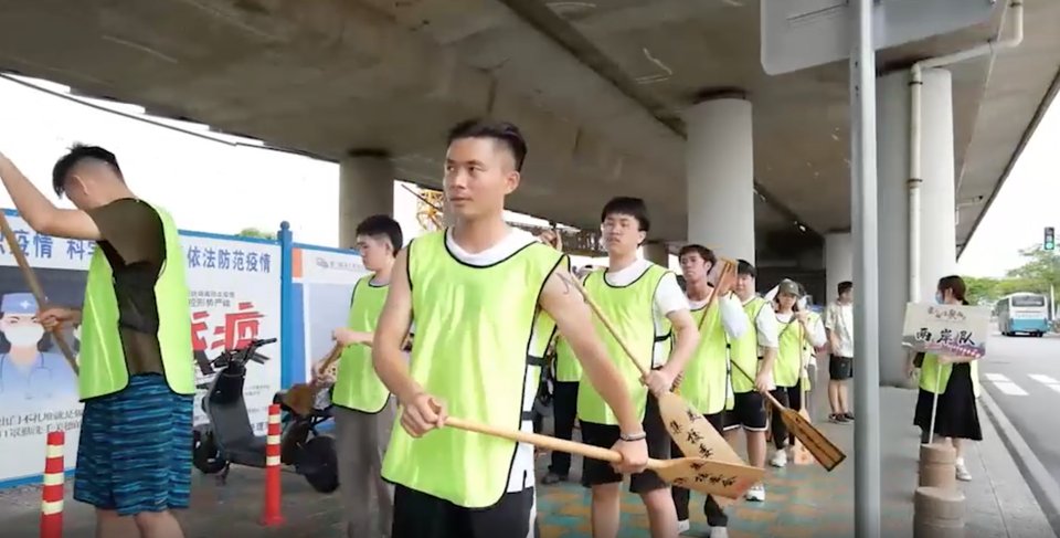 赛龙舟|【Amazing China】赛龙舟 包粽子 外国留学生的花式端午