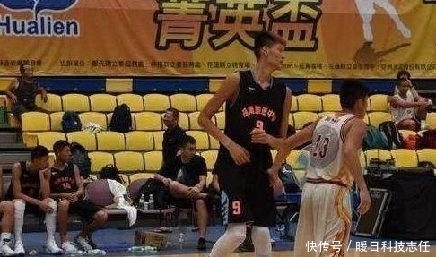 周琦|中国男篮超新星,19岁身高已比肩姚明,被誉为易建联接班人