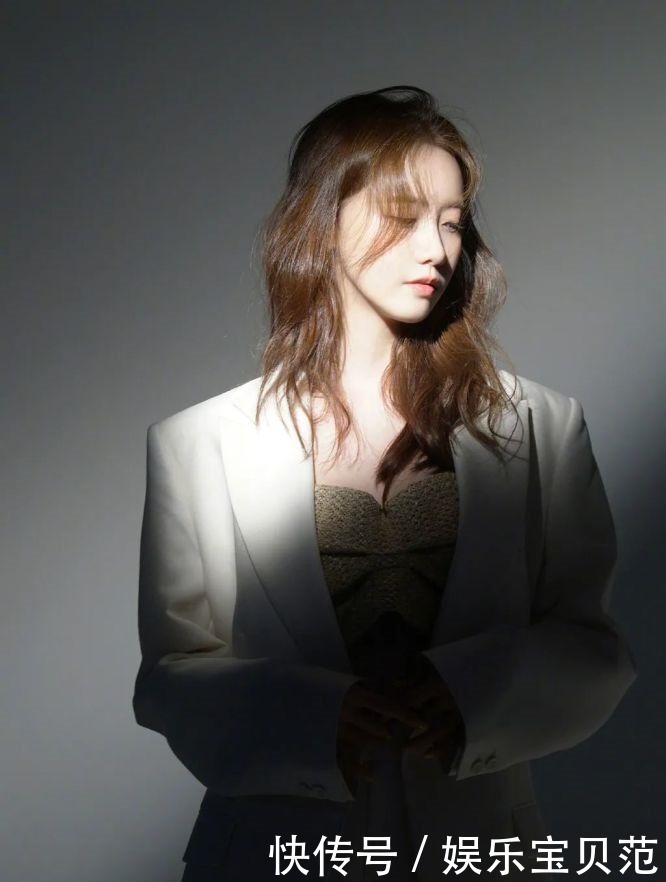 双眼皮、一字眉已经过时了，现在的美女标准是这样……