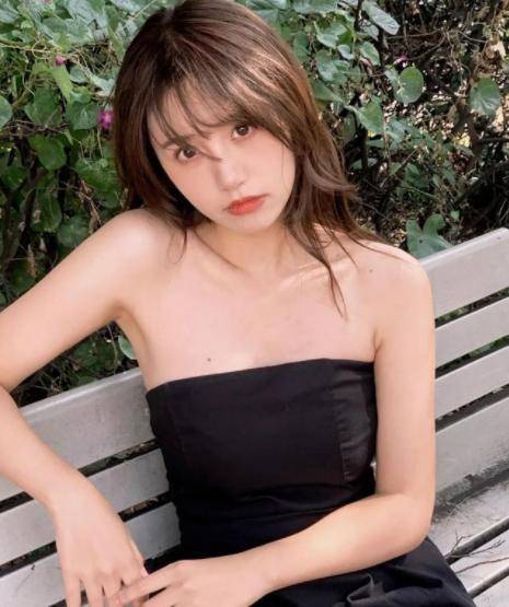 战神|穿蓝色针织长裙跳舞走红,葫芦身材让人羡慕,不愧是“蓝衣战神”