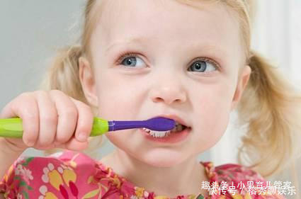 宝宝几岁开始长牙？几岁开始刷牙？做好护理，宝贝才不会长虫牙