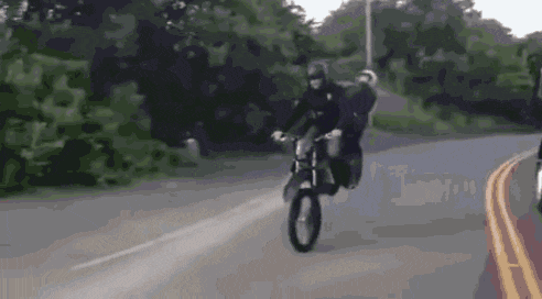 |搞笑GIF趣图:妹子天生力气大,一出场就把小伙子的活都抢了