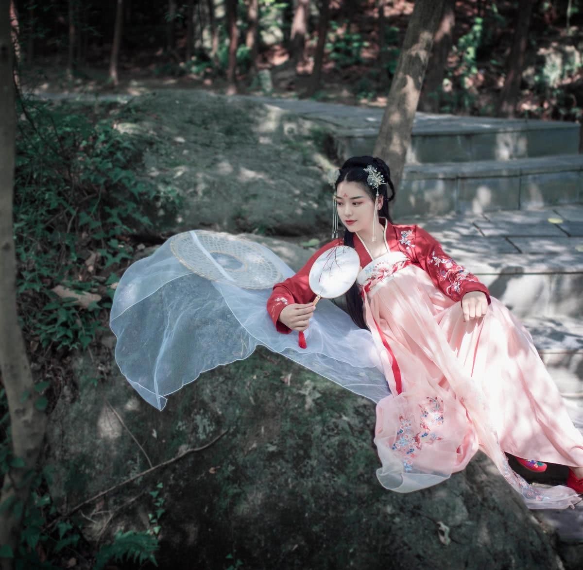 造化弄人|造化弄人:当年李白奉诏入京就是干这个,和他原本想象的差太多了