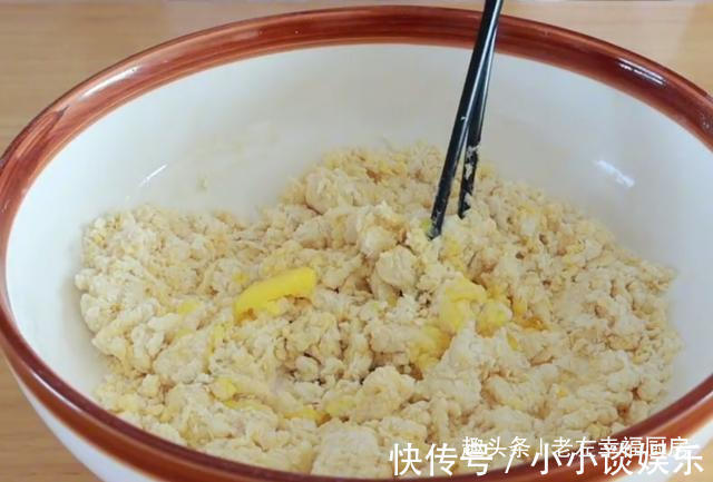 两颗鸡蛋一碗面,给儿子做了一个小零食,暄软香甜,超级好吃