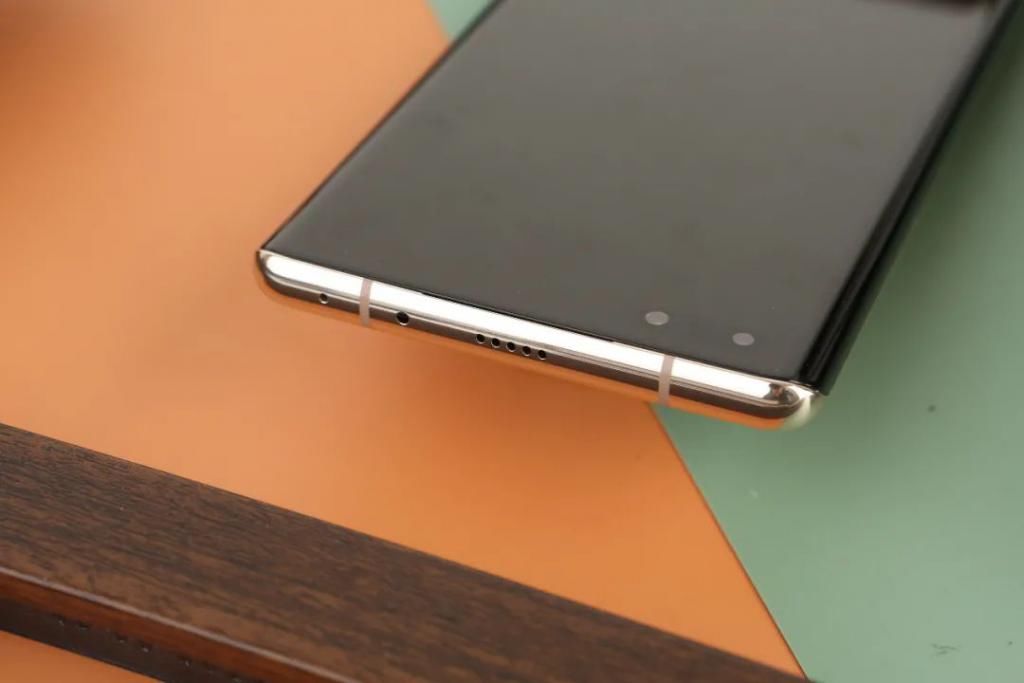 胡杨|华为Mate40 Pro秋日胡杨图赏：平衡又精致的艺术美学