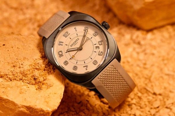 美国航空 玩家情报|百年灵与美国航空联手打造限量版飞行员计时码表；2002年勃艮第酒以398,000美元的价格出售等